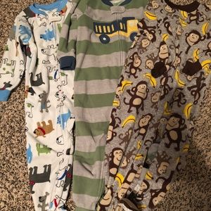 Set of three pajamas